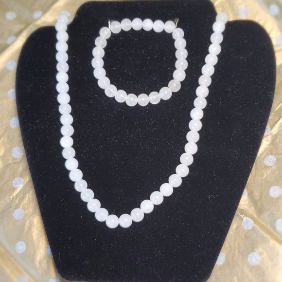 White Jade Beads Necklace - Picture 6 of 7